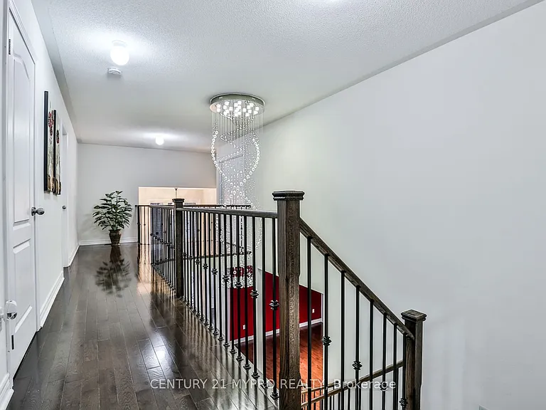 431 Woodspring Ave E — Photo 36