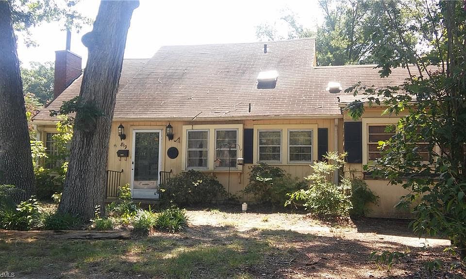 2nd image of 819 Cox Ave