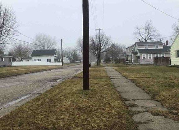 4th image of 611 S Mountain St