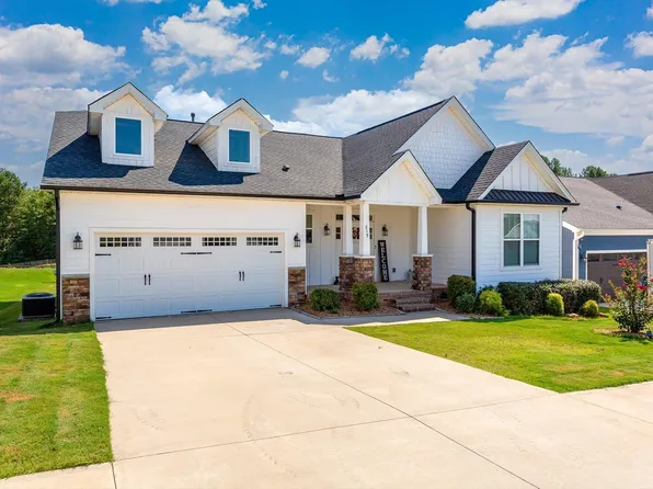 215 Daystrom Dr, Greer, SC 29651