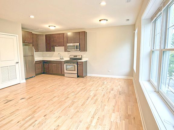 5th image of 6125 N Clark St #203