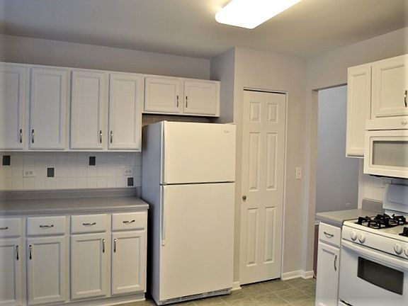 3rd image of 1034 N Camden Ln