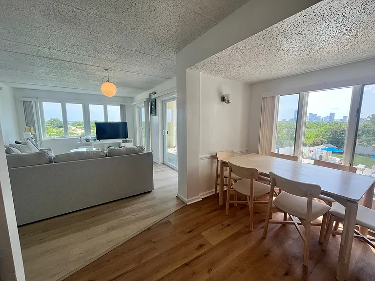 4600 W Brigantine Ave #305 — Photo 8