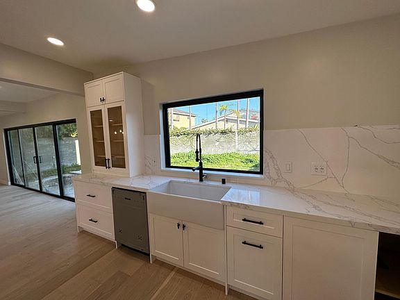 4th image of 716 Balboa Dr