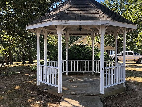 4th image of 15731 Rainbow Ln