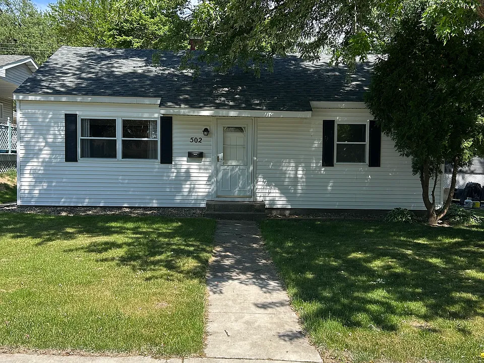 502 Center St
