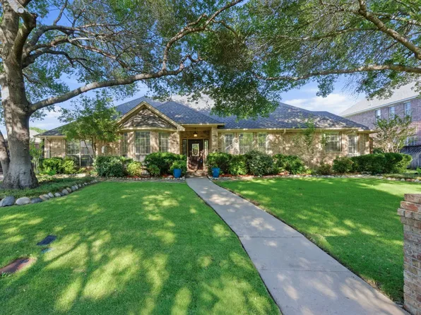 5017 River Bluff Dr, Fort Worth, TX 76132