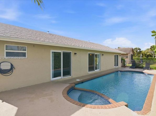 9349 NW 47th St
