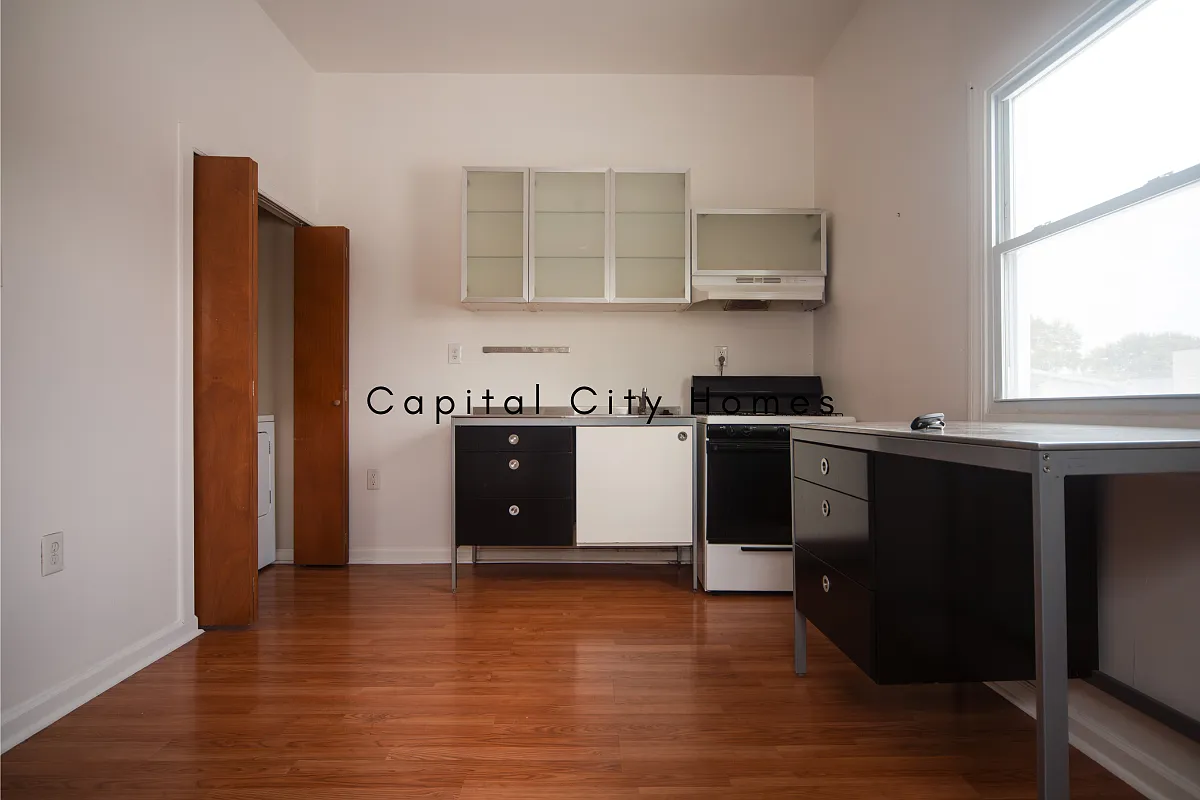 1 bed, 900 sqft, $1,200 — Photo 1