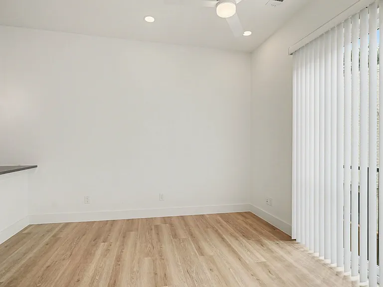 2217 N Fitzhugh Ave #204 — Photo 9