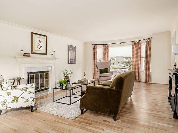 4th image of 4629 Stonehaven Dr