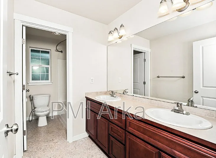 633 Ilwaco Pl NE — Photo 12
