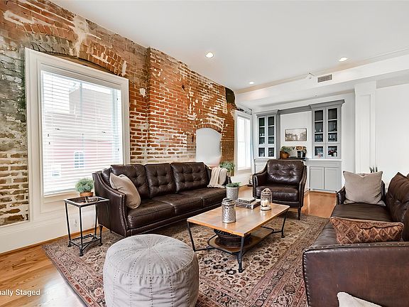3rd image of 2207 Post Office St APT 422