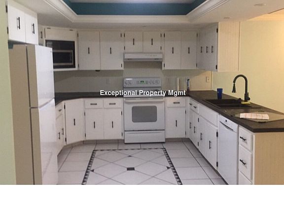 2nd image of 608 SE 13th Pl APT B