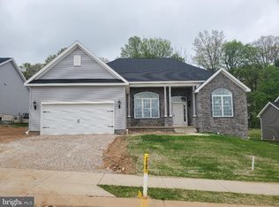 60 Edie Cir #7, Stewartstown, PA 17363