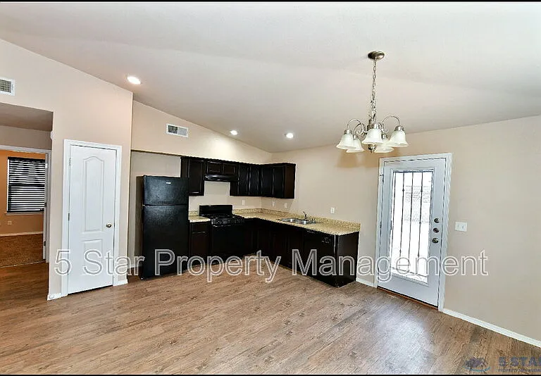 916 Villa Seca Dr — Photo 12
