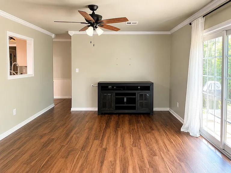 1207 W School St — Photo 5