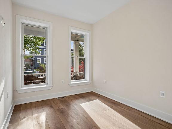 4th image of 329 16th St SE #1