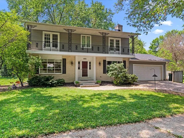 736 Summit DRIVE, West Bend, WI 53095