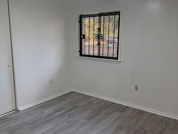 4th image of 3233 Longwood Dr