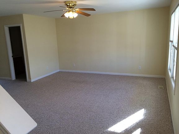 3rd image of 1100 Beauchamp Ave