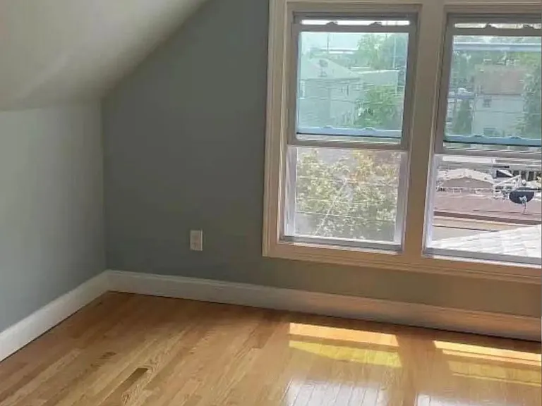 185 Tappan St — Photo 6