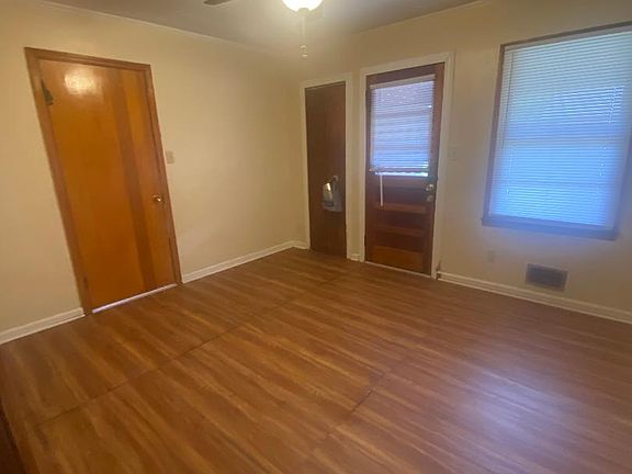 3rd image of 2997 Laney Ave