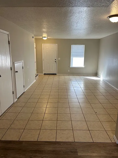 3 bed, 1.5 bath, 1100 sqft, $1,200 — Photo 2