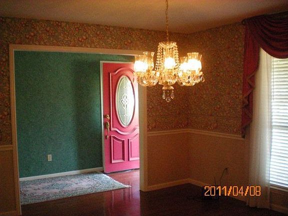 2nd image of 1404 Woodland Way