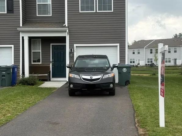 324 Mazzeo Dr, Glassboro, NJ 08028