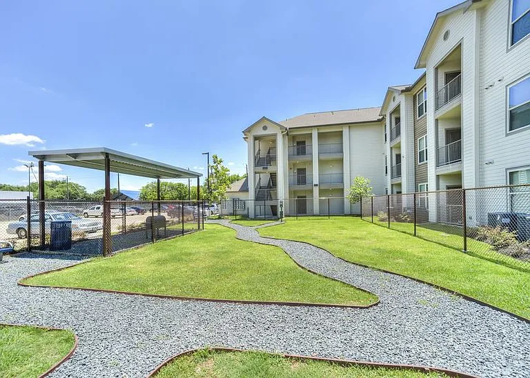 Oaks at Wayside Apartments — Photo 25