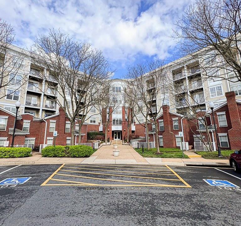 1st image of 1625 International Dr Unit 113
