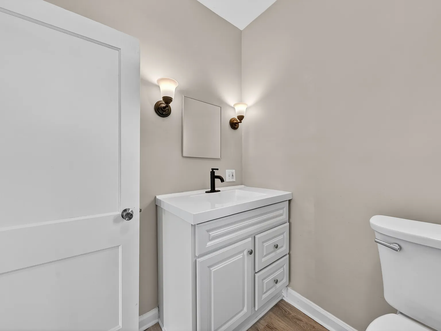 3 bed, 1.5 bath, 2200 sqft, $1,900 — Photo 4