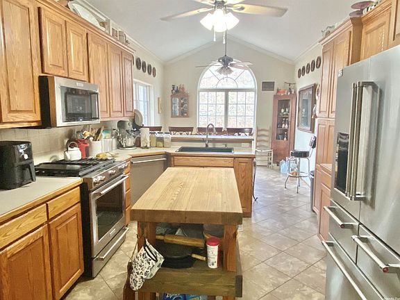 2nd image of 305 Valley Dr
