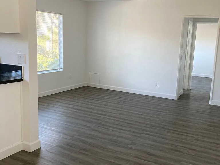 Jordan Court Apartments — Photo 30