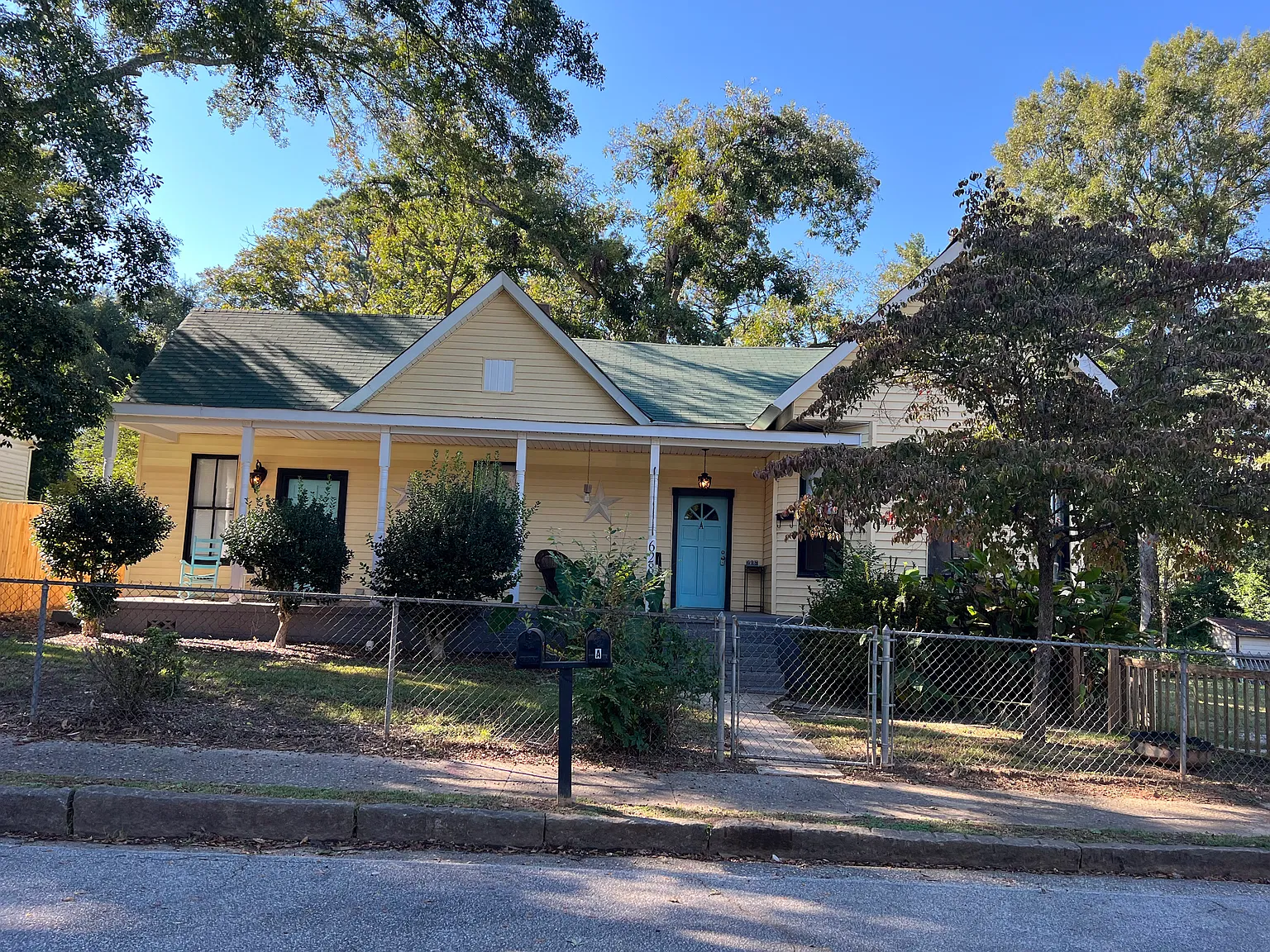 3 bed, 1300 sqft, $975 — Photo 1