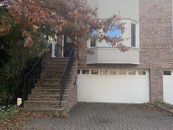 2nd image of 376 Aurora Ave