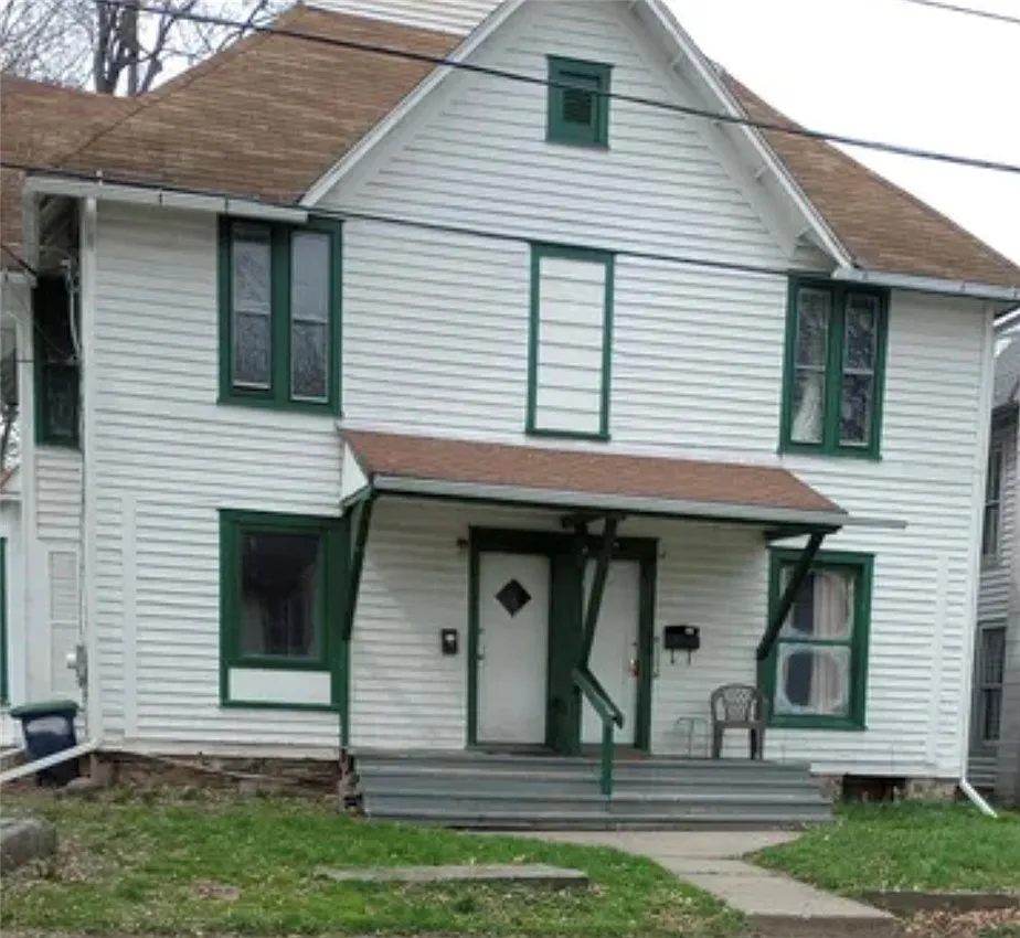 3 bed, 1.0 bath, 1245 sqft, $1,200 — Photo 1