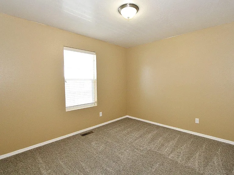 10016 W Littlewood St — Photo 24