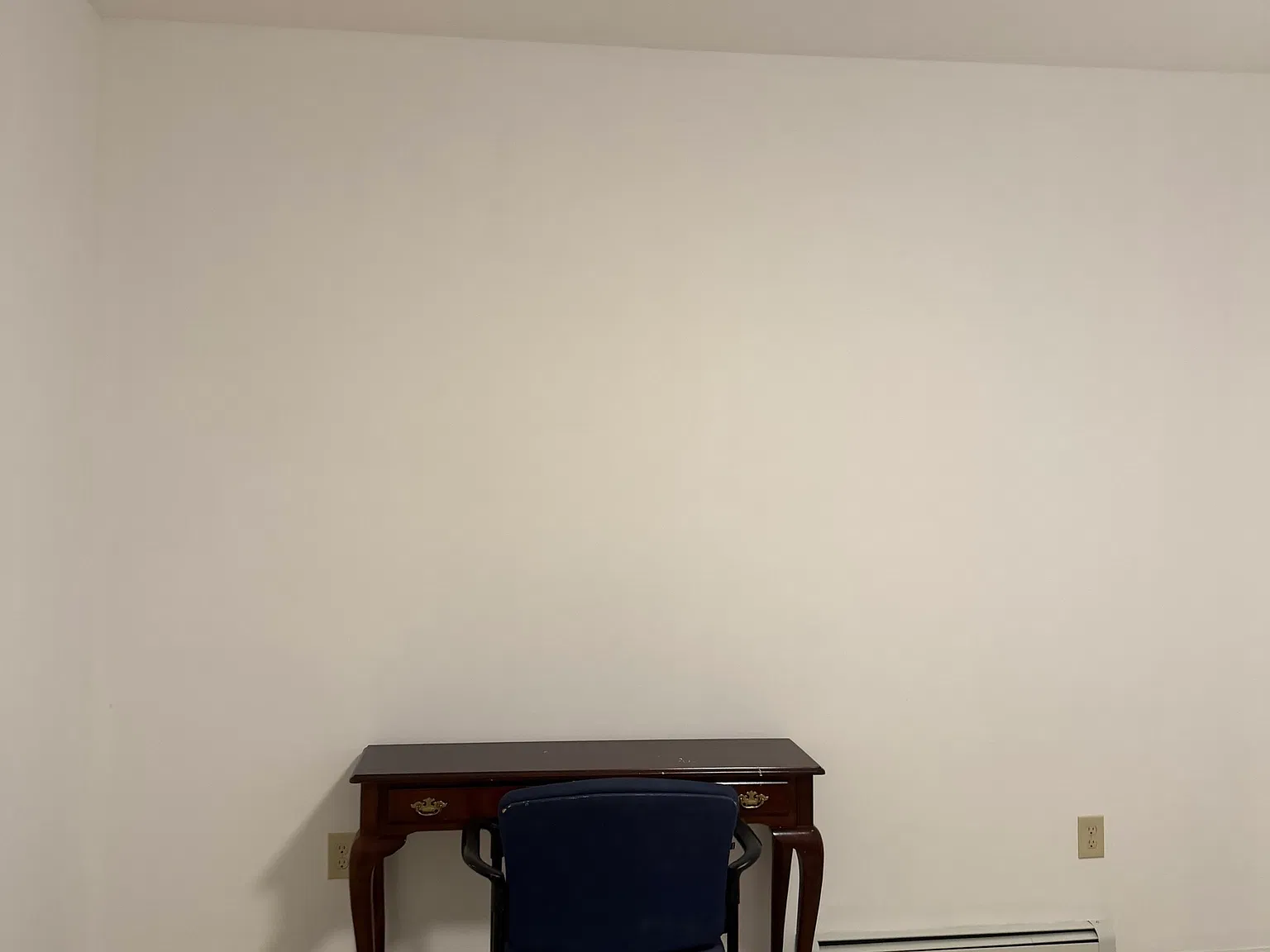 3 bed, 1.0 bath, 3205 sqft, $2,000 — Photo 2