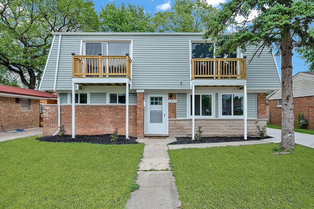 1371 Gordon Ave photo 1