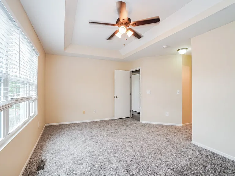 807 Summerville Dr — Photo 12