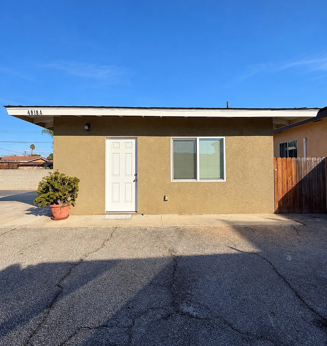 Studio, 400 sqft, $1,600 — Photo 1