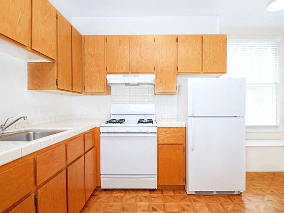 3rd image of 533 Bryant St APT 6