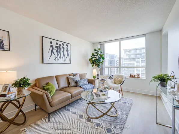 48 Suncrest Blvd #912, Markham, ON L3T 7Y5