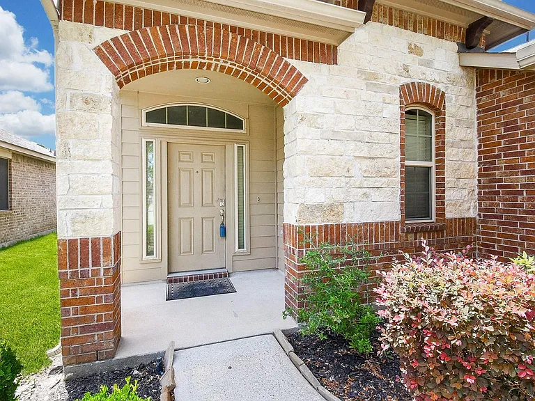 2106 Harmon Crest Ct — Photo 2