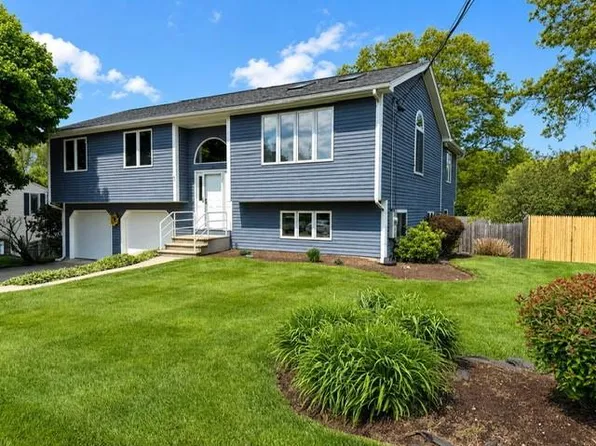 12 Pat Dr, Lincoln, RI 02865