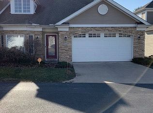 24 Bristol Ln, Rocky River, OH 44116