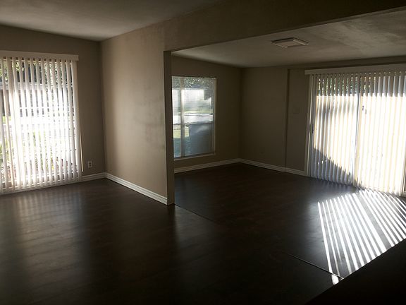 5th image of 330 Laddie Pl