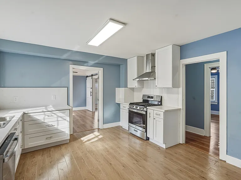 1174 N Alexandria Ave — Photo 10